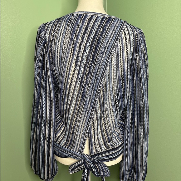 Elegant Blue Striped V-Neck Blouse - Picture 2 of 15